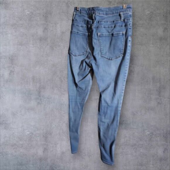 Refuge Triple Button Jeans‎ Size 8 (S60) - Picture 2 of 3